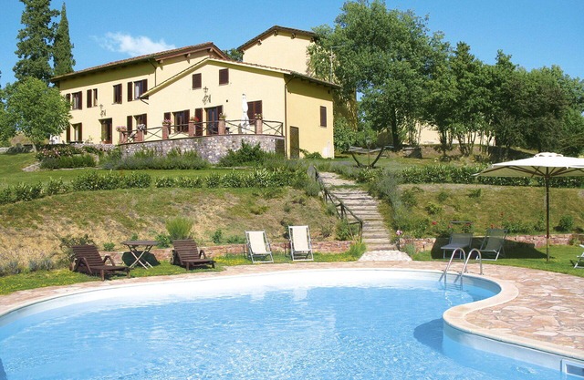 Casa de vacaciones privada con WIFI, piscina privada, TV, patio, mascotas permitida, aparcamiento