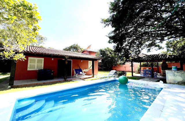 Maravillosa casa de 4 dormitorios con gran area y piscina cerca de la playa