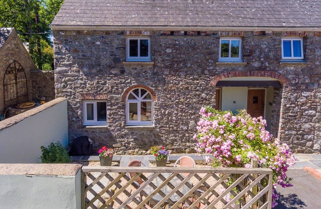 Maravillosa casa de vacaciones, zona tranquila con piscina cubierta climatizada