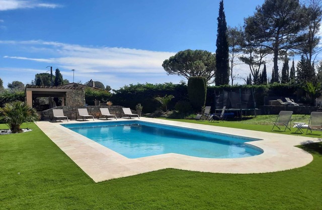 Encantadora casa con piscina de sol en la Riviera francesa