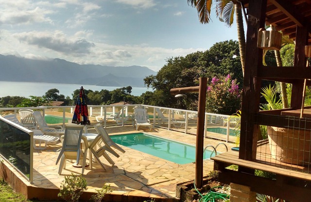 MARAVILLOSA CASA CON VISTA PARA EL MAR CON PISCINA Y PRÓXIMA LA PLAYA DEL CURRAL.
