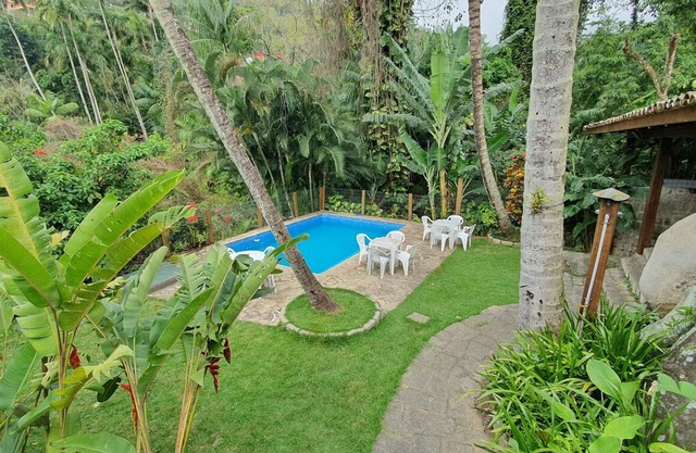Maravillosa casa con piscina a menos de 100 metros de la playa de Portinho - Ilhabela
