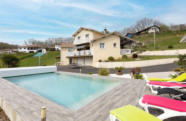 Maravillosa casa de vacaciones privada para 8 personas con WIFI, piscina, A/C, TV y terraza