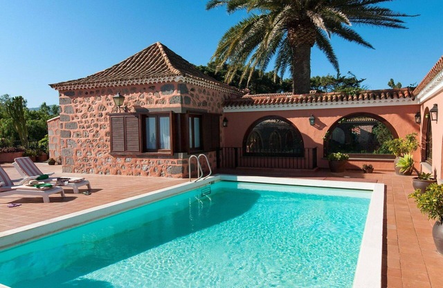Preciosa casa de vacaciones privada para 10 personas con piscina privada y TV
