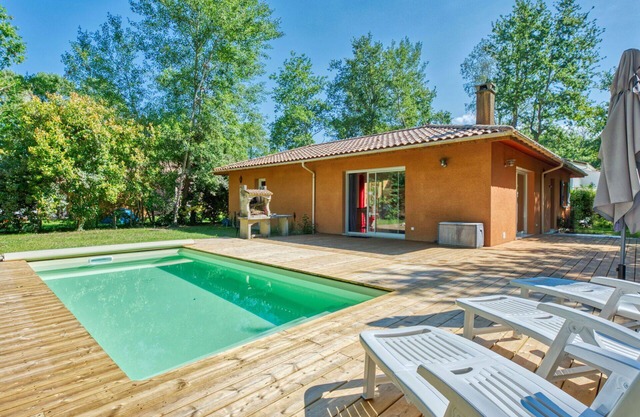 Casa de vacaciones privada con WIFI, piscina privada, TV, terraza, mascotas permitida, aparcamiento
