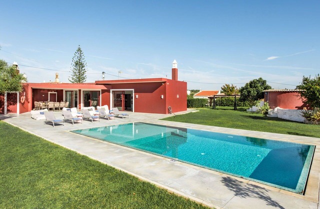 Estupenda casa de vacaciones privada con piscina privada, A/C, WIFI, TV, patio y aparcamiento