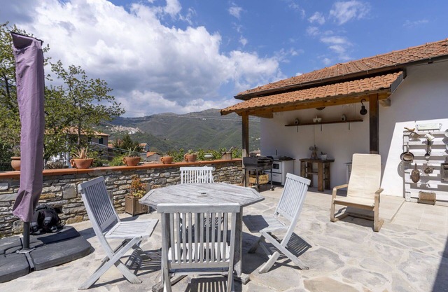 Maravillosa casa de vacaciones privada con WIFI, patio, mascotas permitida y vista panorámica