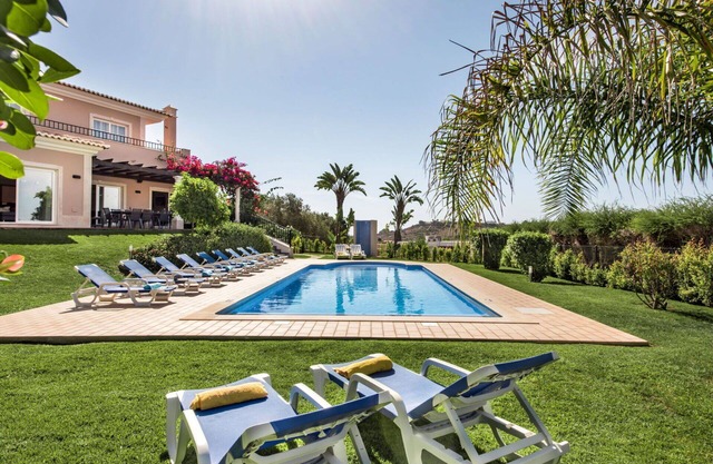 Maravillosa casa de vacaciones privada con piscina privada, WIFI, A/C, TV, patio y aparcamiento
