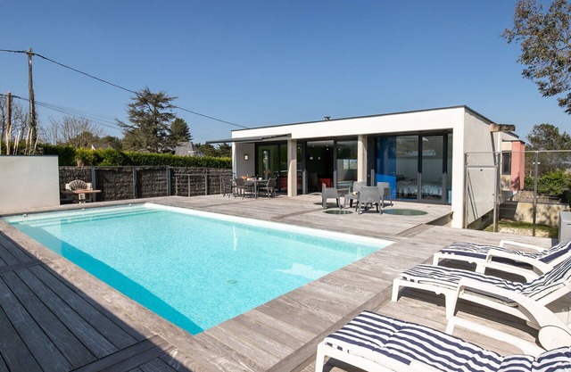 Casa de vacaciones privada con WIFI, piscina privada, bañera de hidromasaje, TV, terraza