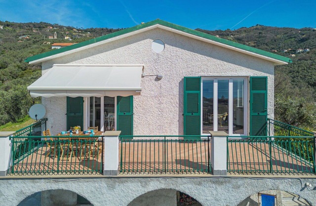 Maravillosa casa de vacaciones privada con A/C, WIFI, TV, patio, mascotas permitida y aparcamiento