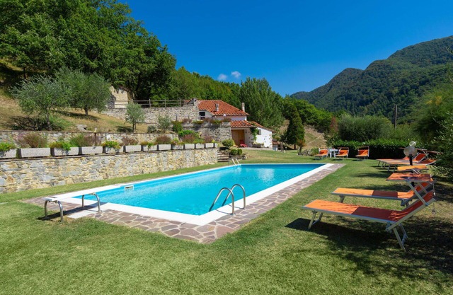 Casa de vacaciones privada con piscina privada, WIFI, TV, patio, mascotas permitida, aparcamiento