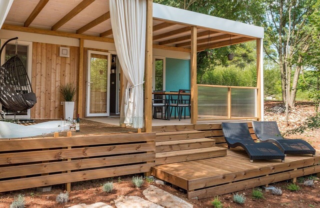 Maravillosa casa de vacaciones privada con WIFI, A/C, TV, terraza, mascotas permitida y aparcamiento