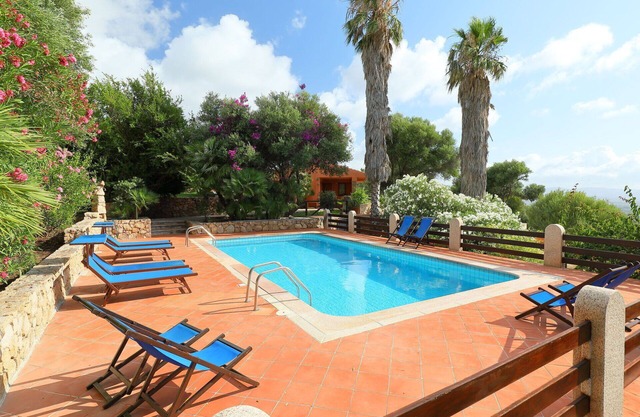 Maravillosa casa de vacaciones privada con WIFI, piscina privada, A/C, TV, patio, aparcamiento