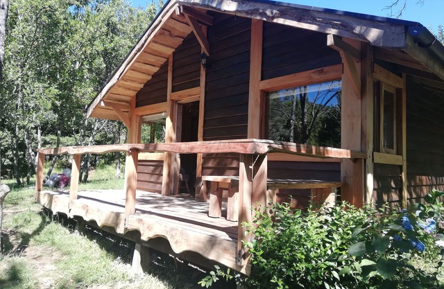 Cabaña rústica Pellín, equipada completamente, con orilla de río Trancura