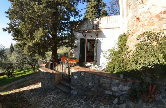 Maravillosa casa de vacaciones con TV, terraza, mascotas permitida y aparcamiento, cerca de Lucca