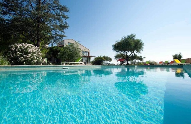 AVIGNON 10 minutos, Villa 360m2, la gente de1à16 Ver DEGAGEE.