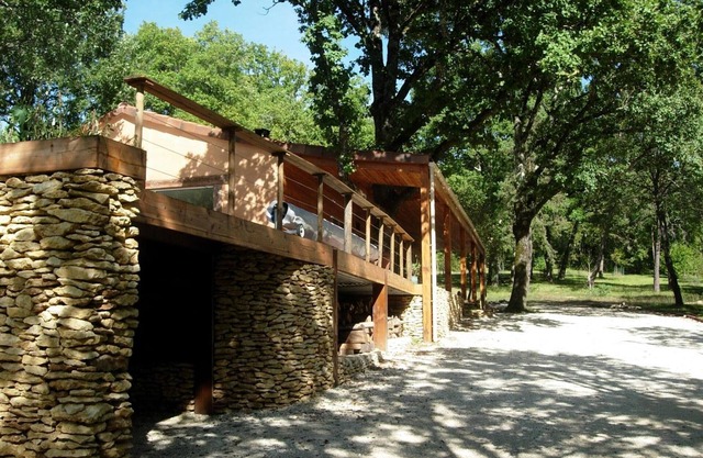 Casa de madera con piscina privada y Wifi, admite mascotas
