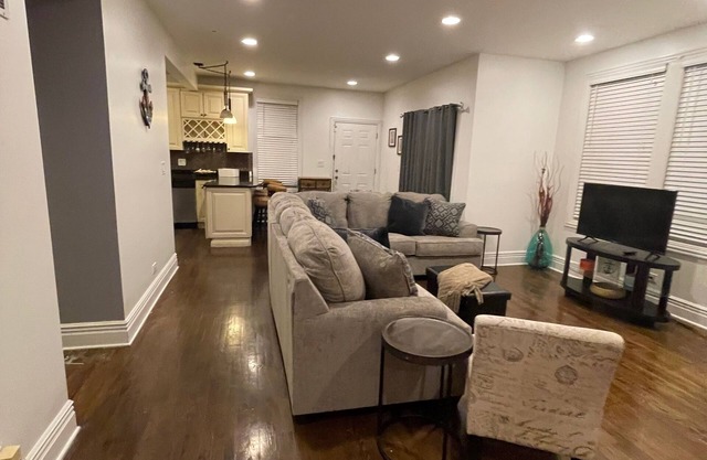 Woodlawn Oasis...10 Minutes to Dining & Downtown