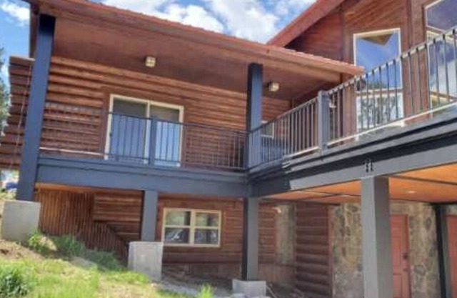 World class panoramic mountain views and steps aways from San Juan Nat'l Forest!