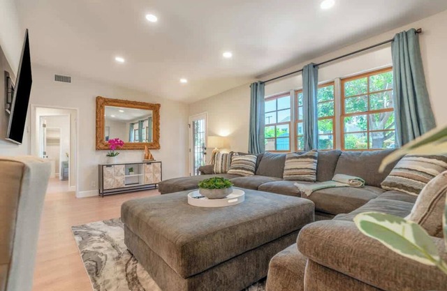 1442 - The Canyon Treehouse · Wrap-around deck w/ Cyn views, 2bd 2bth, 5mins>DT