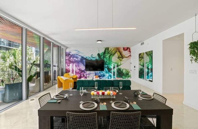 Designer Wynwood 2BR Free Parking &Balcony