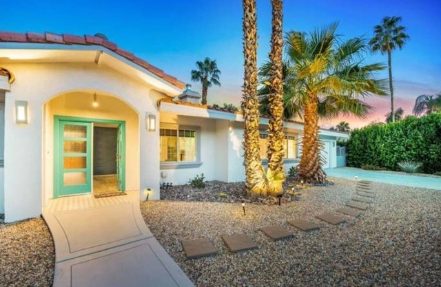 Xanadu...3-bedroom, 2 bath pool home in gorgeous Palm Springs!