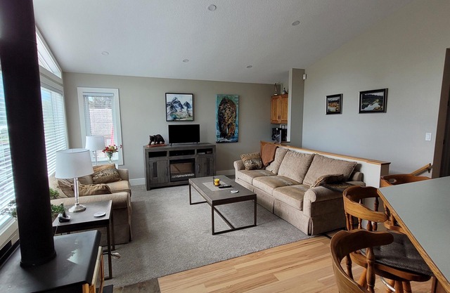 Ver Walkout Bungalow Casa de vacaciones en Windermere, B. C.