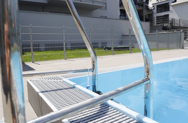 Apartamento de flor amarilla con piscina - 5 min al lago