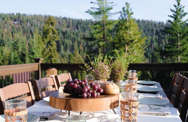 Yosemite Summit & Little Summit home es un dúplex de 5 habitaciones que consta de 2 unidades
