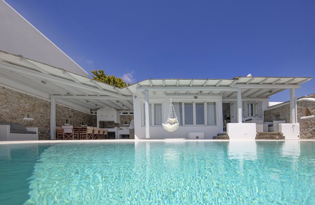 Villa de lujo con vistas al mar, cinco habitaciones y piscina privada
