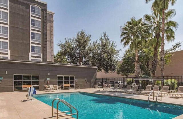 You'll Definitely Come Back! 4 Pet-Friendly Units w/ FREE Breakfast & Parking!