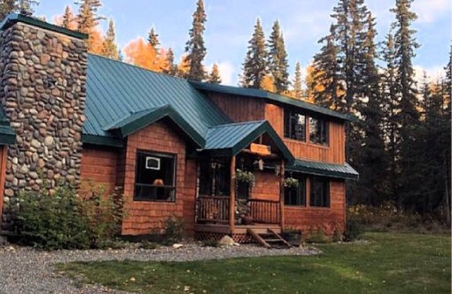 Su "hogar lejos del hogar": hogar rústico de Alaska