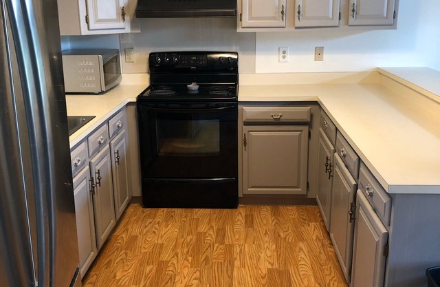 ¡NUEVO! Condominio orientado a la familia con vista al lago y transporte a Loon Mtn!