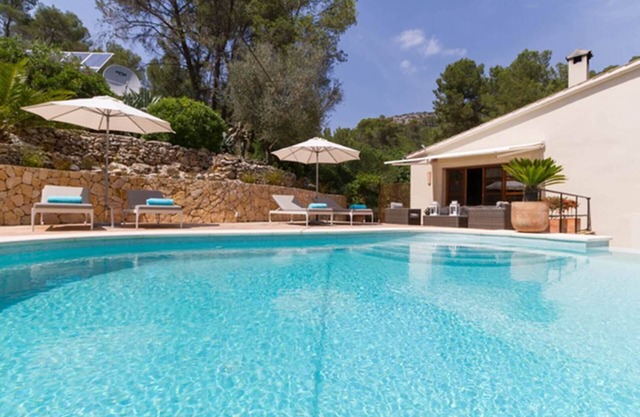 Luxury Mallorca Holiday Villa with Private Pool and Garden, Villa Cami