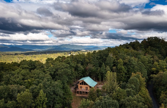 Casa de madera de 3 dormitorios, con vista, privada en 2 acres