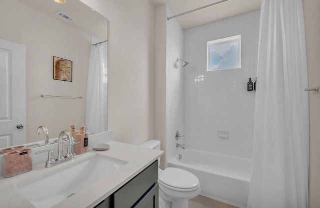 Your Private Oasis- 3 Bedrooms, 3 Bathroom of Pure luxury! Elegant and Spacious.