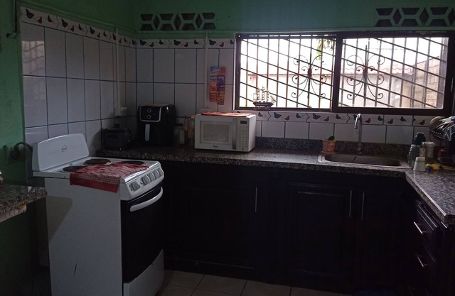 Tu descanso antes de la aventura, con desayuno y balcón.