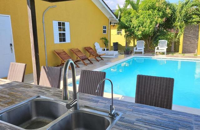 Casa de vacaciones de Zade con piscina Spa y barbacoa, Ocho Rios (catering disponible)
