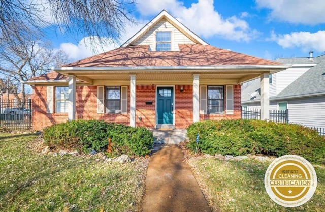 Zen Cottage w/ Private Parking / ABODEbucks