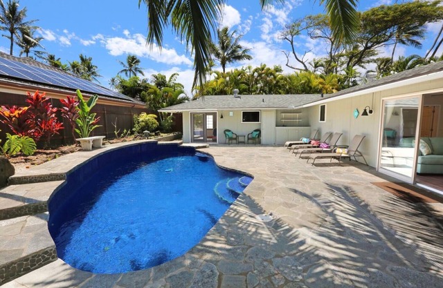Esta casa lo tiene todo - Ubicación, piscina, Reformado, a pasos de la playa de Kailua