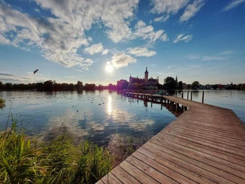 zentrale Ferienwohnung - direkt am See und in Schlossnähe