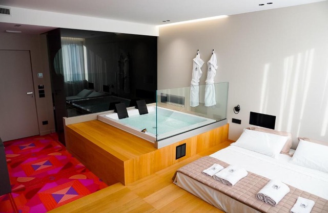ZOE LUXURY SUITES