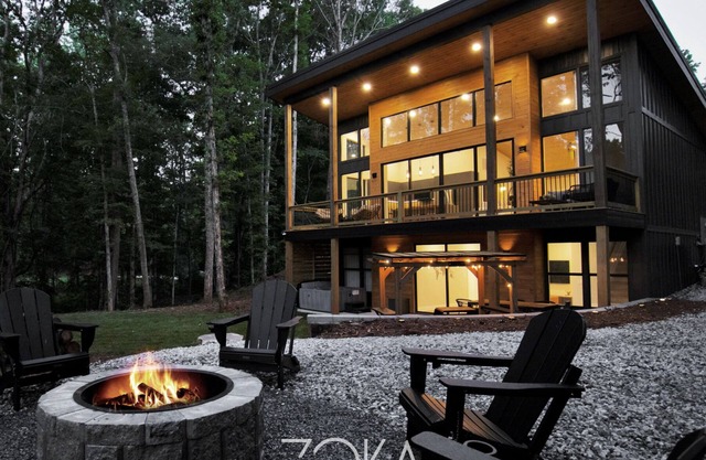 Zoka - A Luxe Modern Cabin Near Clemson w/ Hot Tub - Lake Hartwell