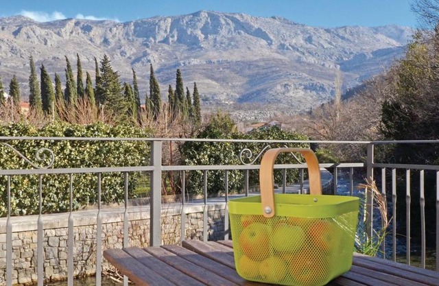 Zrnovnica Holiday Home