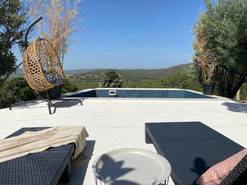 La Bisbal del Penedés Villa | À 12, piscine, BBQ, calme et café face montagne