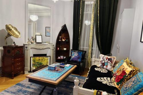 Champs-Elysees Apartamento | Élysées Charm