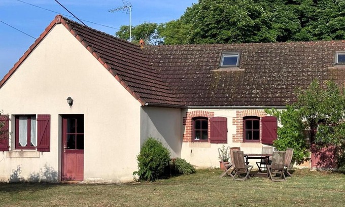 Toulon-sur-Allier Casa | Évasion Naturelle près de Moulins : Gîte Confortable avec Jardin et Poêle à Bois - FR-1-489-463