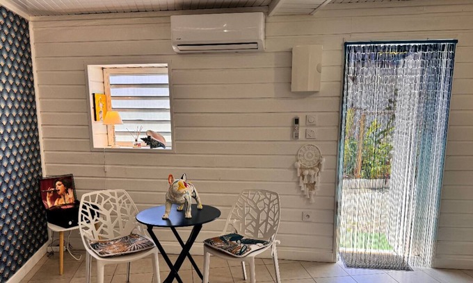 Bas du Fort Apartamento | Évation Tropicale : Appartement Neuf Cosy à 100 Mètre de la Plage du Gosier