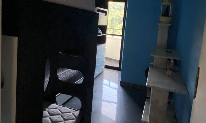 Vila Julia Apartamento | Ótimo Apartamento Começo da Enseada ao Lado do Mercado Pão de Açúcar,