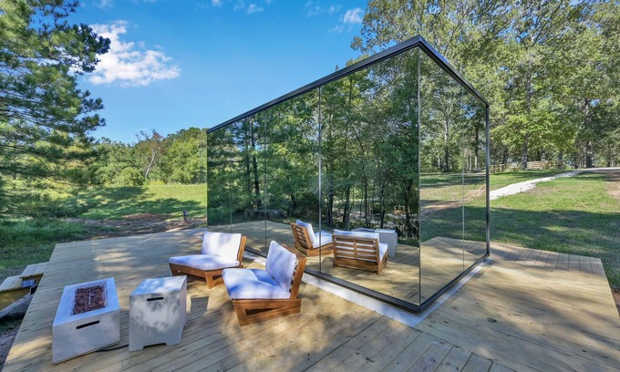 Coldspring Casa | ÖÖD Texas Mirror House (Houston)